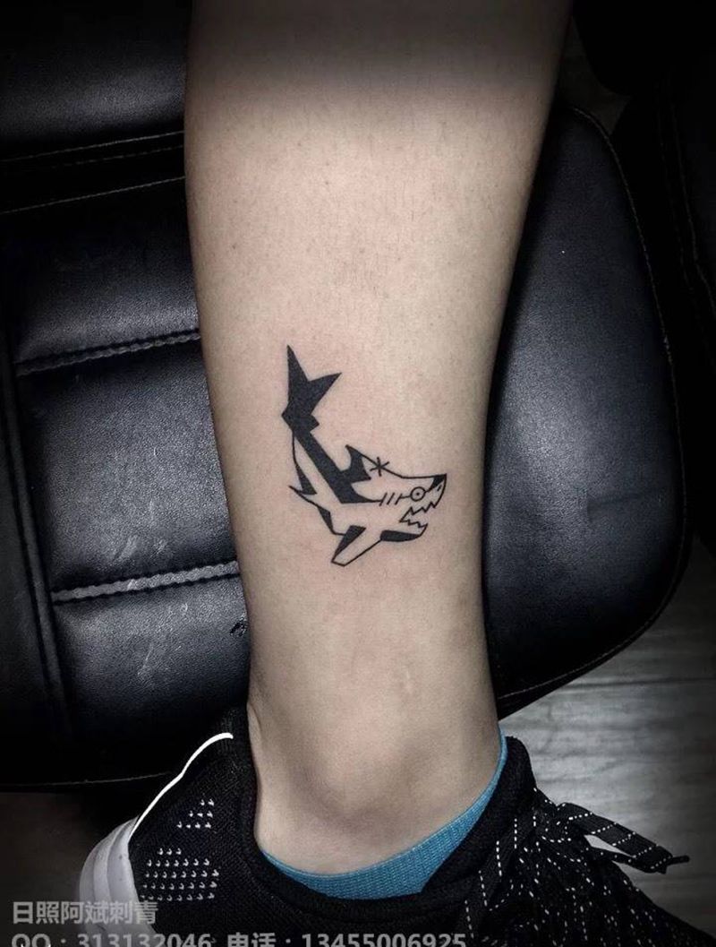 鲨鱼纹身图片_成品腿部传统动物纹身图案