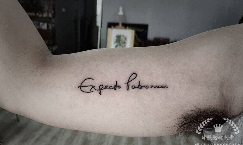 英文纹身图片_手臂新传统纹身图案