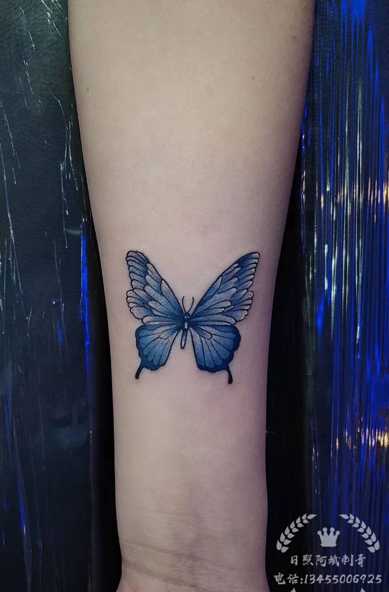 蝴蝶纹身图片_手臂新传统纹身图案