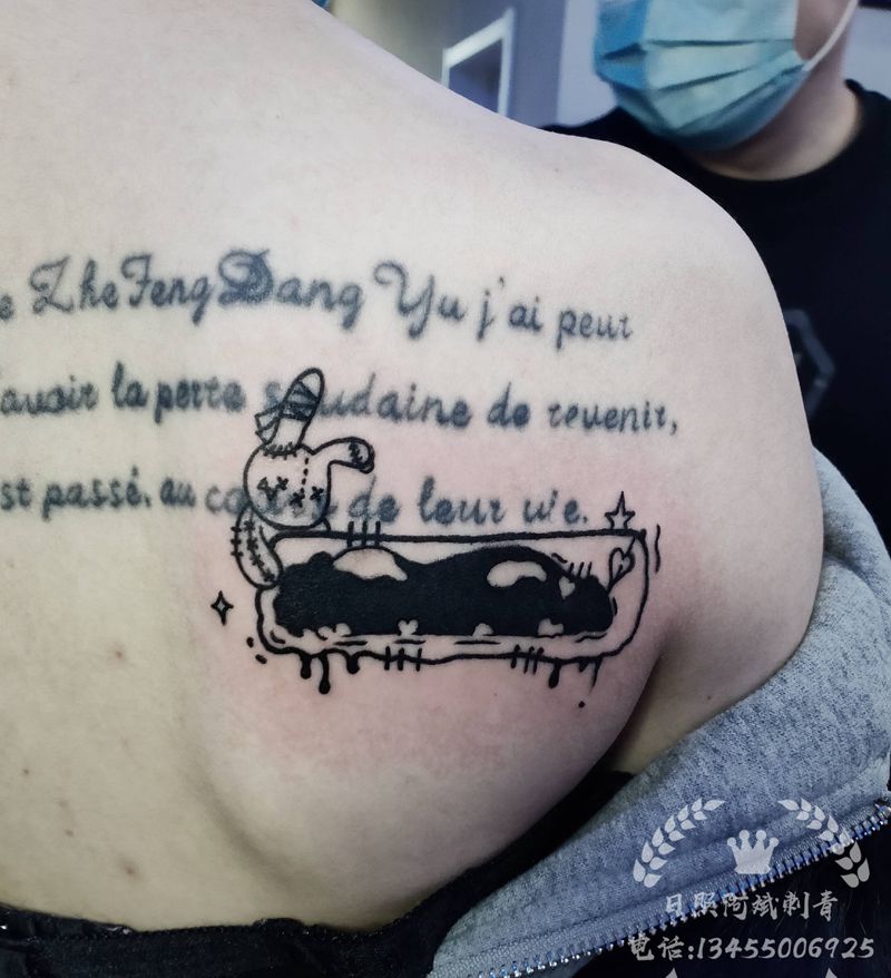 兔子纹身图片_肩部新传统纹身图案