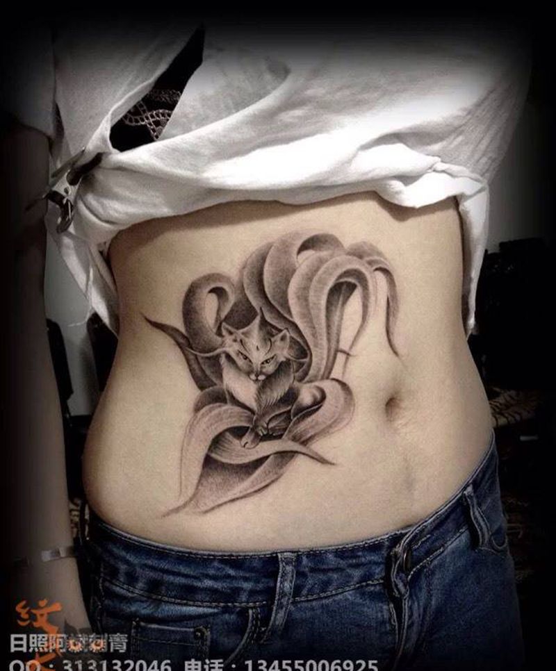 狐狸纹身图片_腹部成品写实动物纹身图案