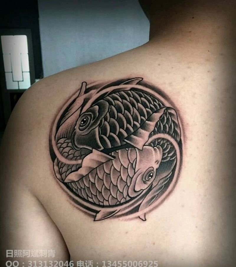 太极鱼纹身图片_肩部传统动物成品纹身图案
