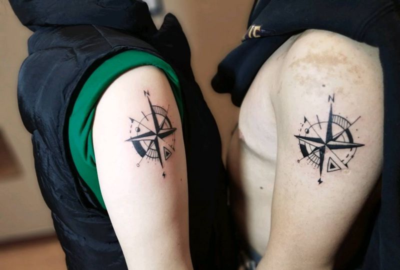 指南针纹身图片