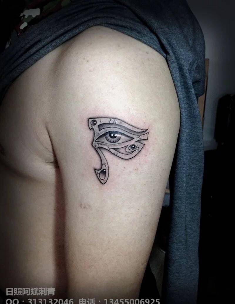 眼睛纹身图片_手臂肩部欧美人物纹身图案