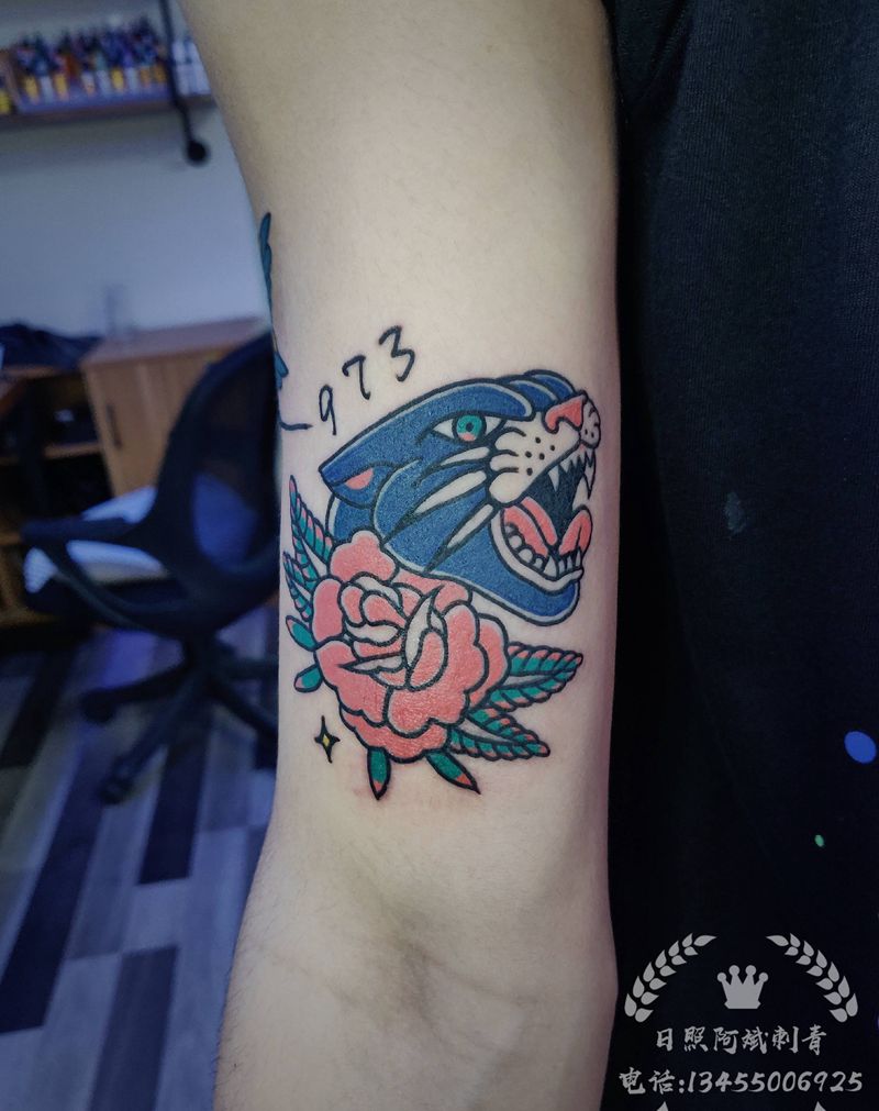 豹子纹身图片_手臂Old School纹身图案