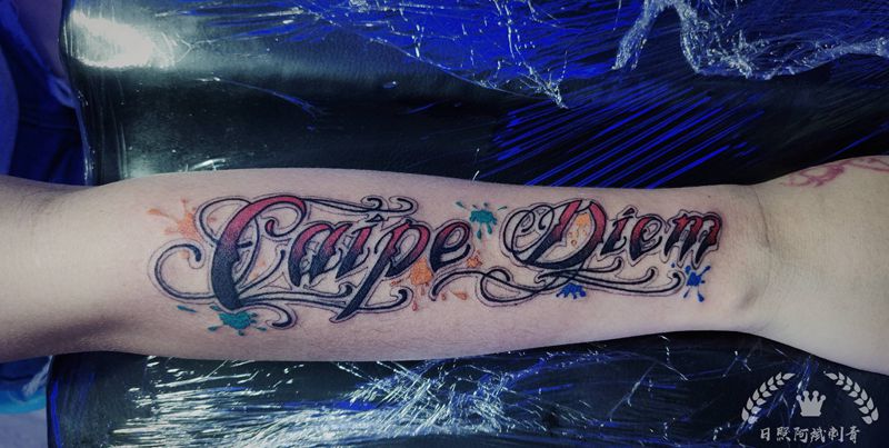 花体字纹身图片_手臂花体字纹身图案