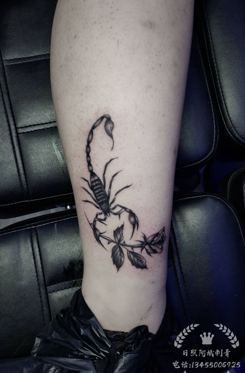 蝎子纹身图片_腿部新传统纹身图案