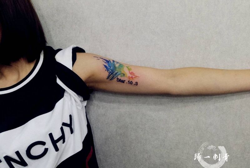 水彩小图纹身图片_手臂水彩纹身图案