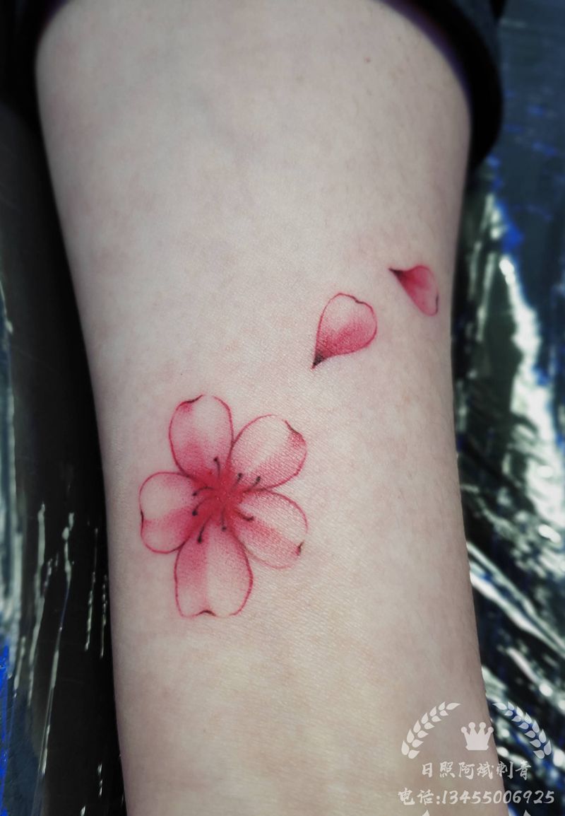 樱花纹身图片_手臂新传统纹身图案