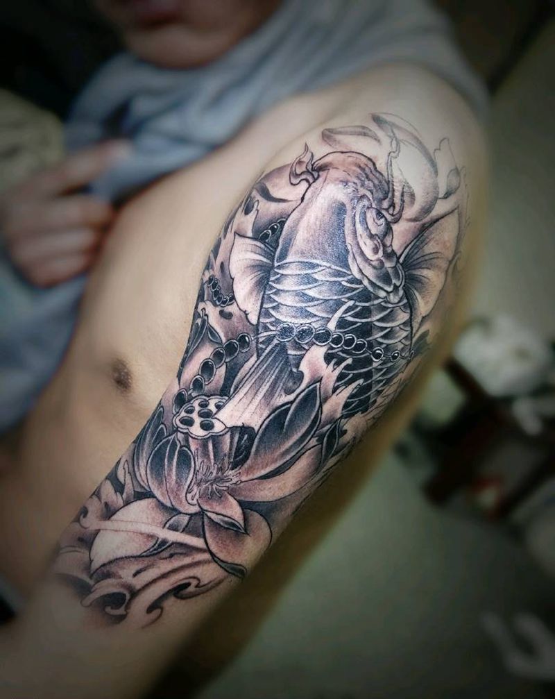 大臂鲤鱼纹身图片