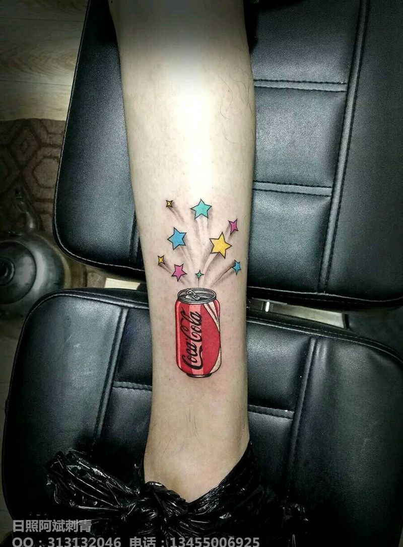 可乐纹身图片_腿部清新写实几何静物成品纹身图案