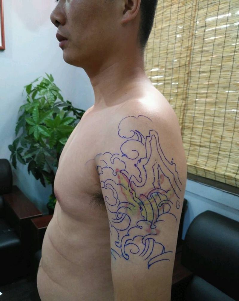 礁石浪花遮盖纹身图片