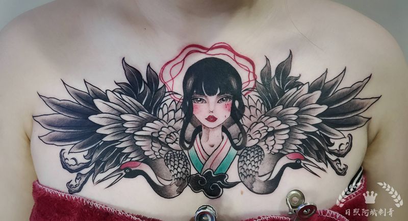 仙鹤纹身图片_胸部新传统仙鹤纹身图案