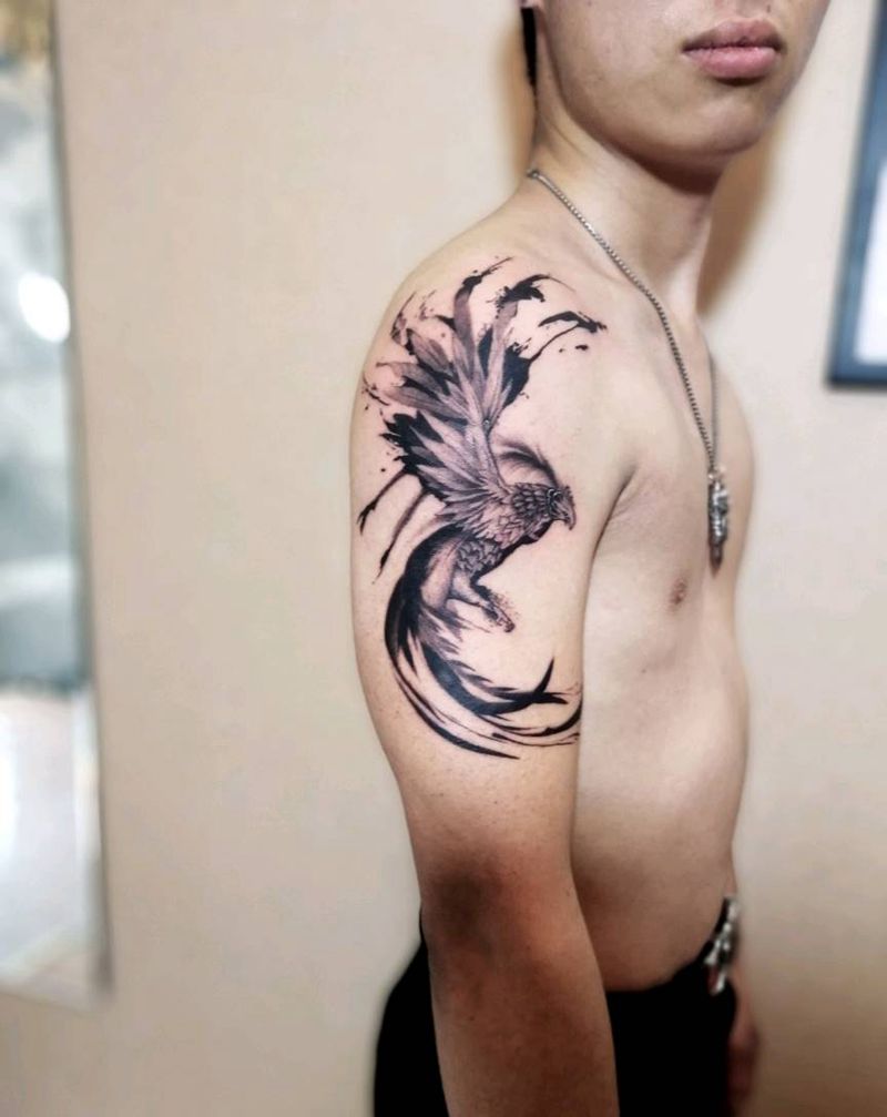凤凰纹身图片_手臂肩部水墨凤凰纹身图案