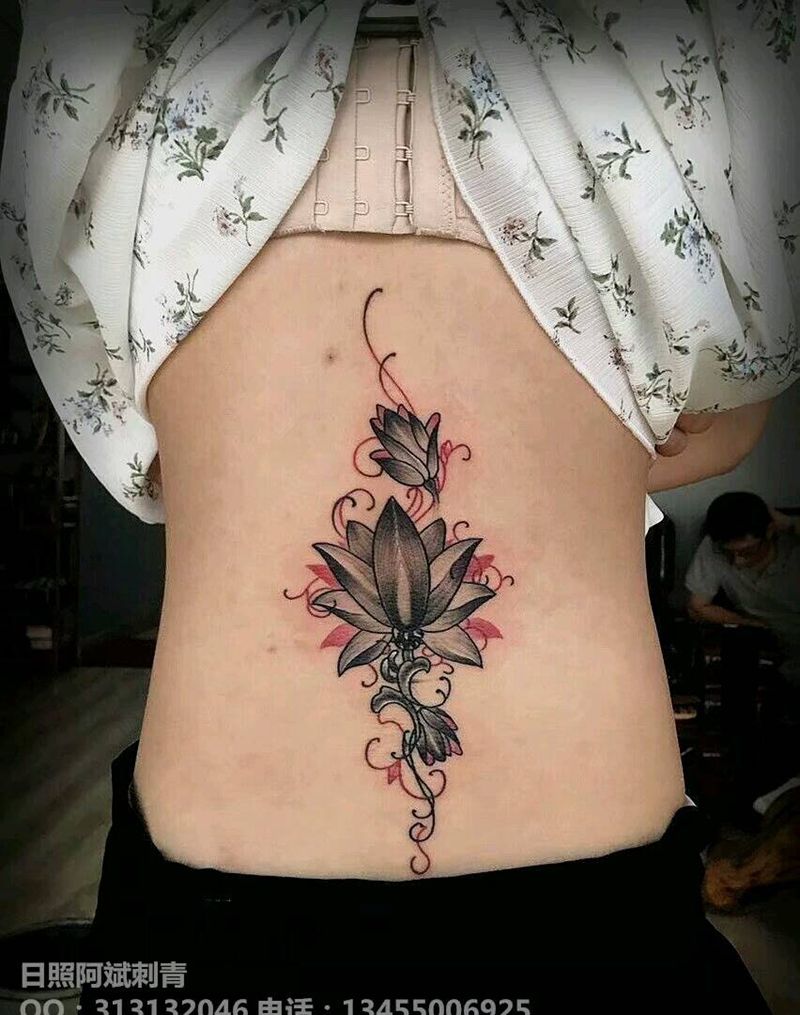 莲花纹身图片_腰部背部清新植物纹身图案