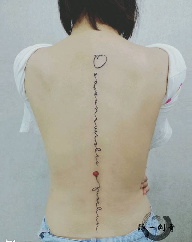 脊柱纹身图片_背部纹身图案