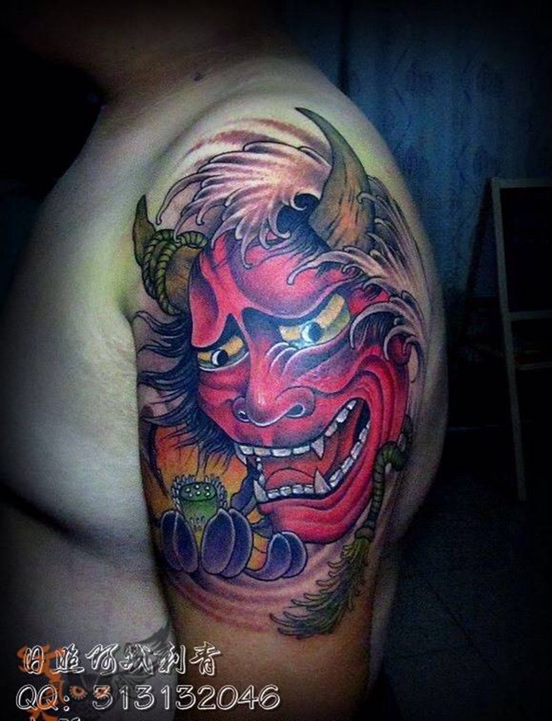 班诺纹身图片_肩部传统鬼神纹身图案