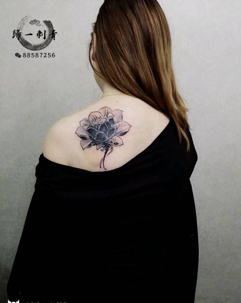 莲纹身图片_背部肩部纹身图案