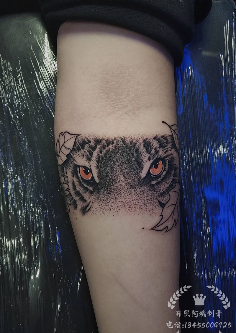 虎纹身图片_手臂新传统纹身图案