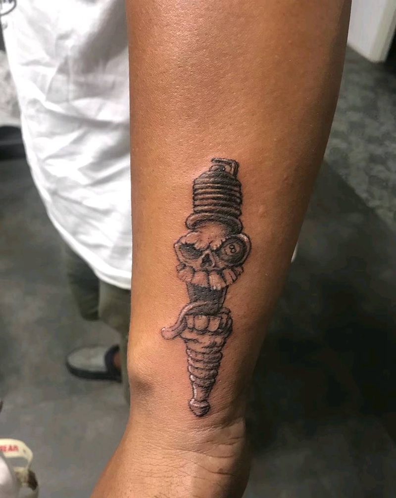 火花塞纹身图片_手臂New School纹身图案