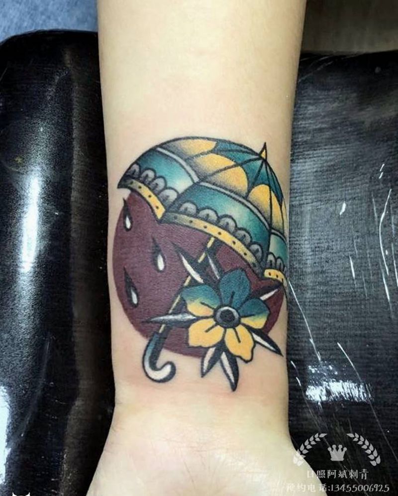 雨伞纹身图片_手臂Old School纹身图案