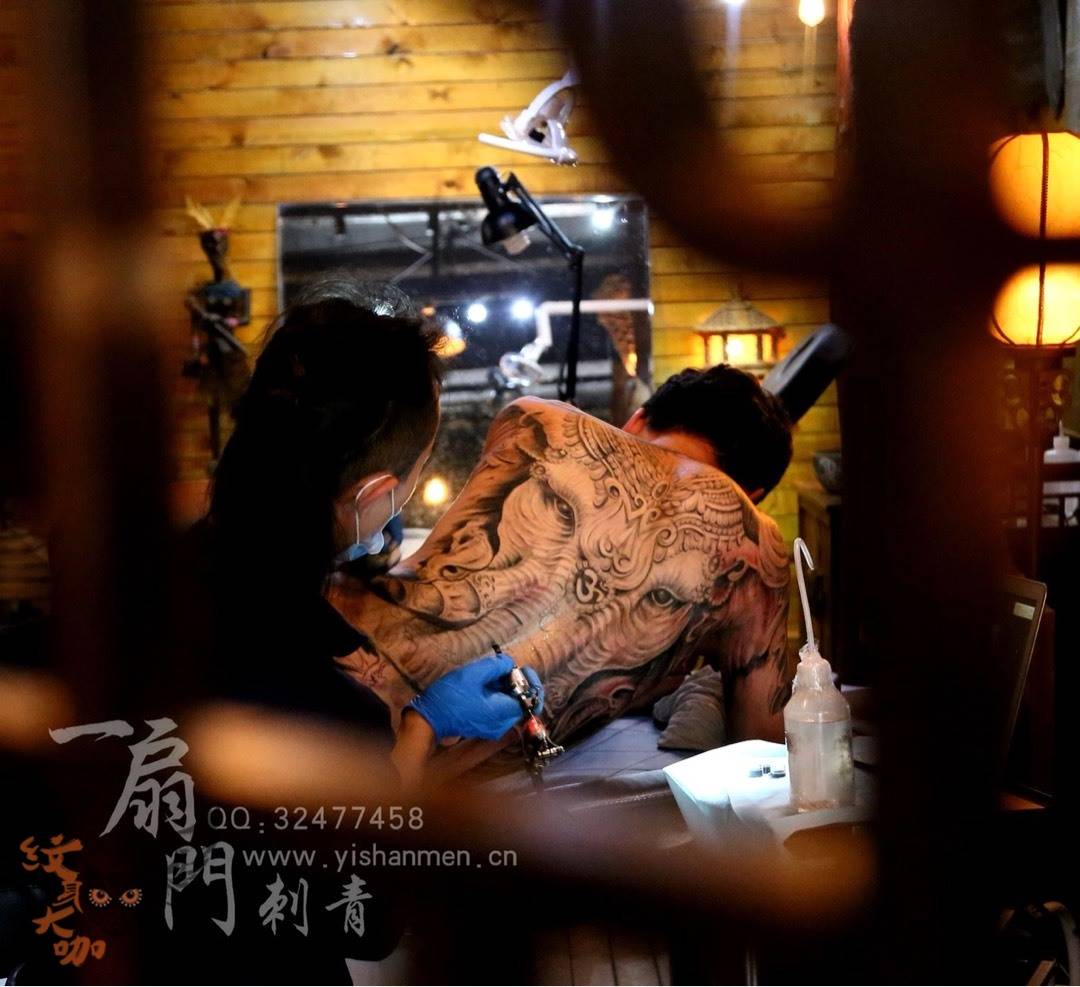 一扇门刺青作品分享纹身图片