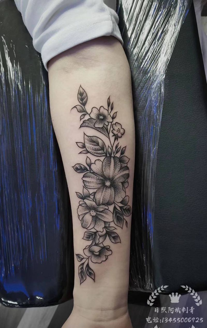 素花纹身图片_手臂点刺纹身图案