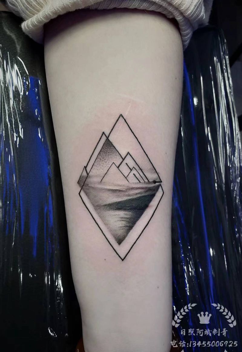 几何山水纹身图片_手臂新传统纹身图案
