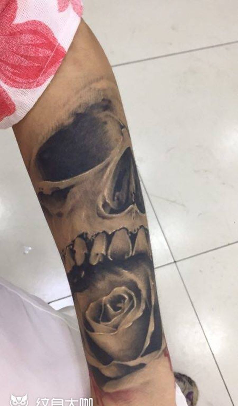 路口。玫瑰纹身图片