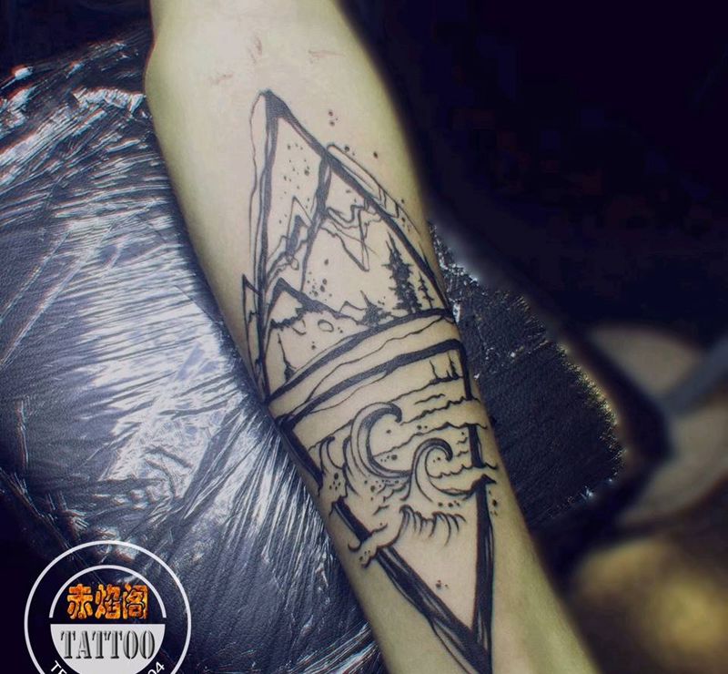 小臂内测欧美风纹身图片