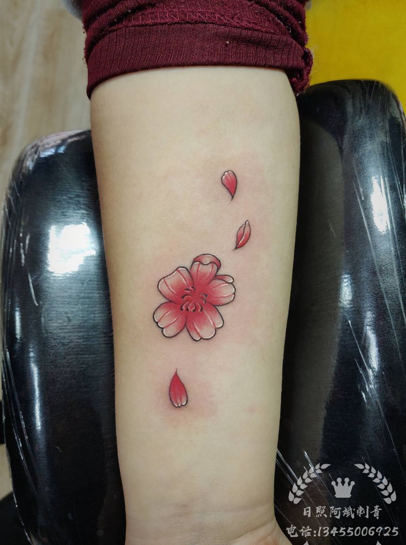 樱花纹身图片_手臂新传统纹身图案