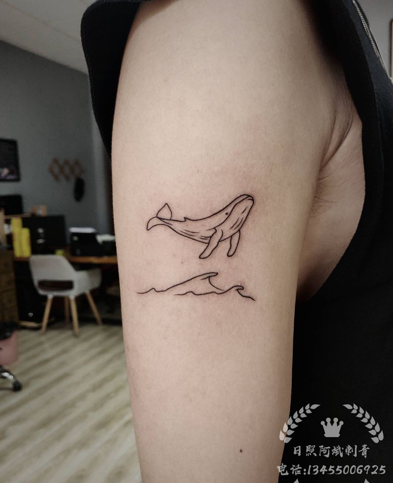 海豚纹身图片_手臂新传统纹身图案