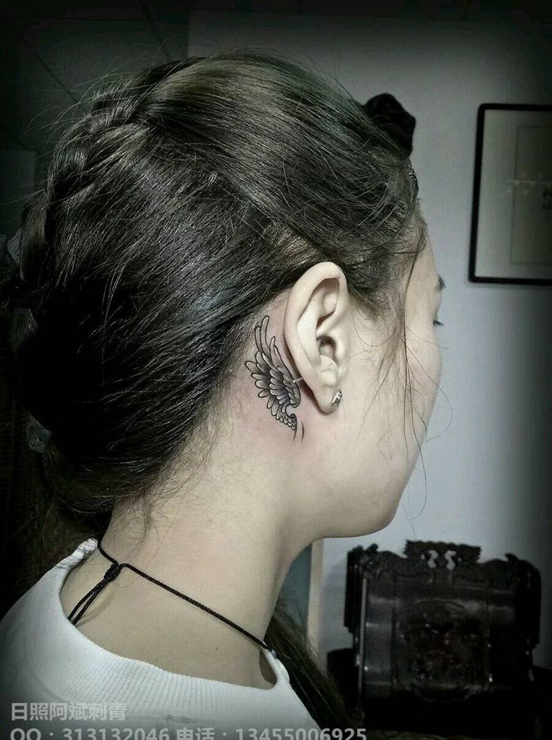 翅膀纹身图片_颈部清新动物成品纹身图案