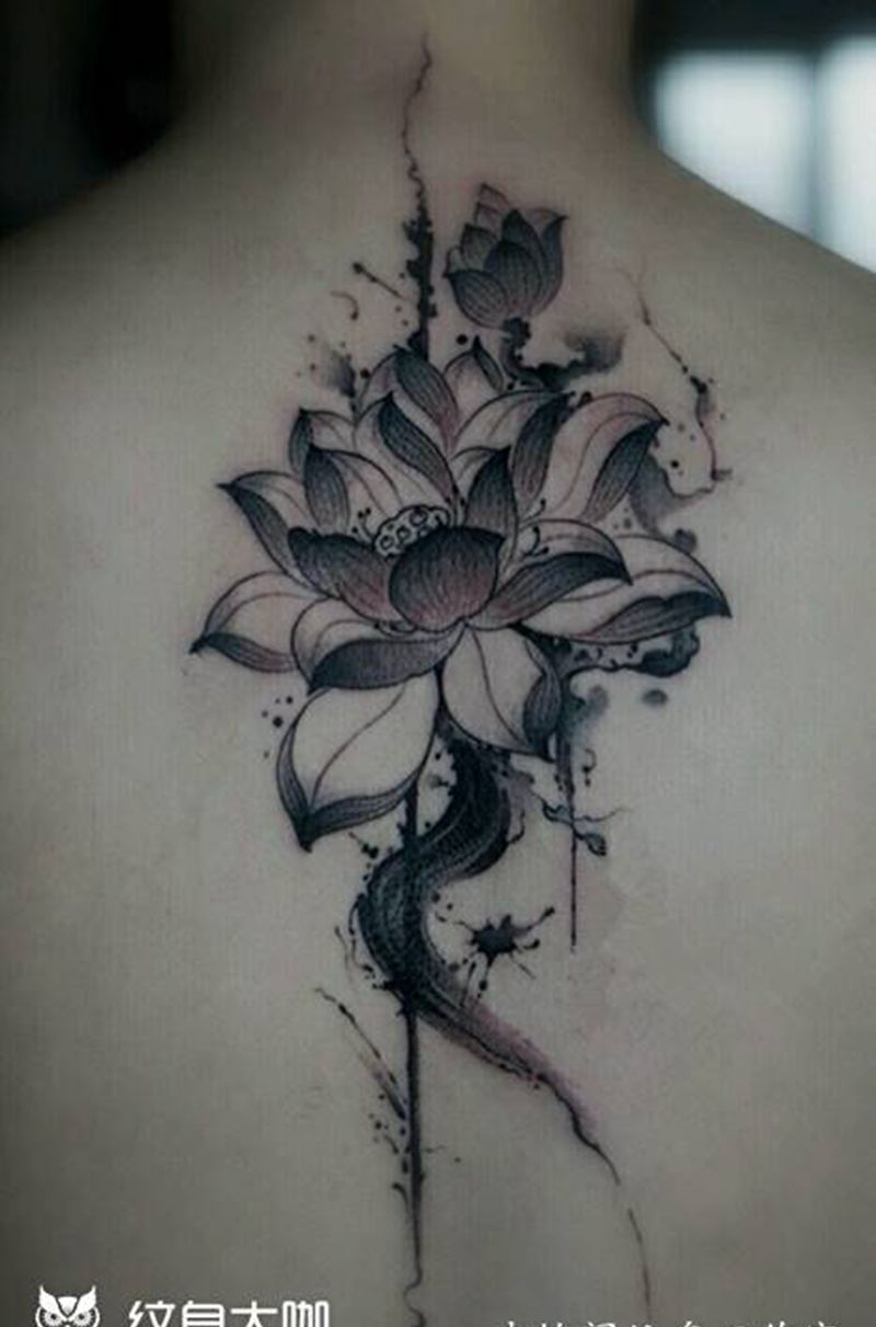 后背莲花纹身图片