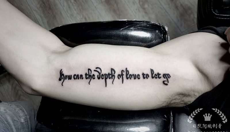 英文纹身图片_手臂花体字纹身图案