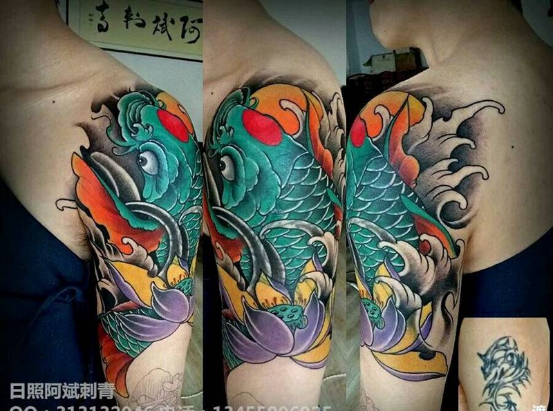 鲤鱼纹身图片_肩部手臂传统动物成品纹身图案