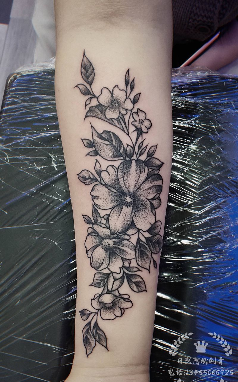 素花纹身图片_手臂新传统纹身图案