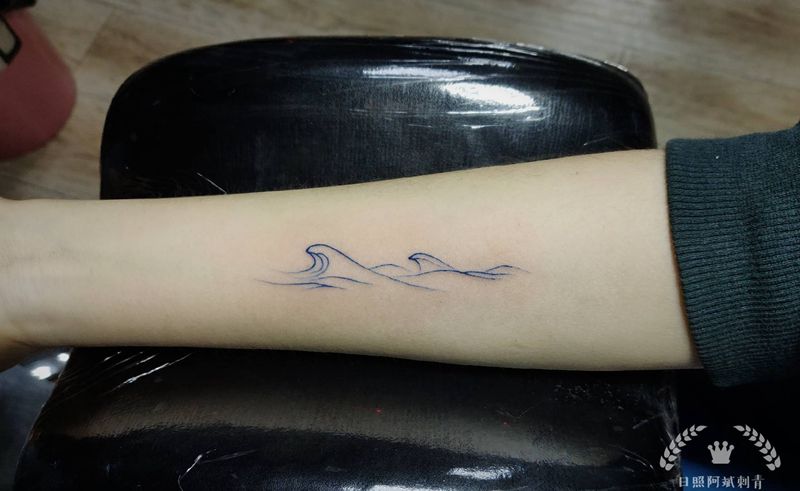 浪纹身图片_手臂新传统纹身图案