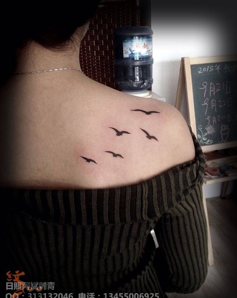 图腾群鸟纹身图片_肩部成品清新字符动物图腾纹身图案