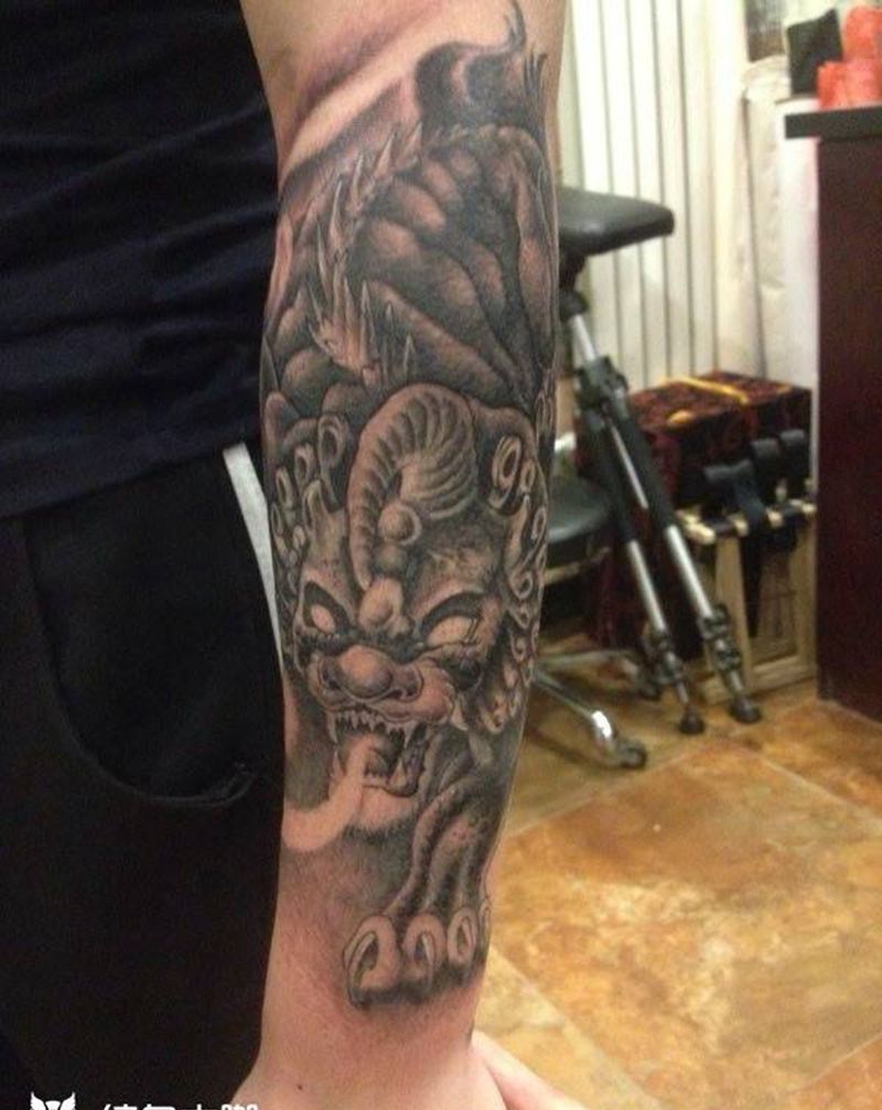 手臂外纹身图片