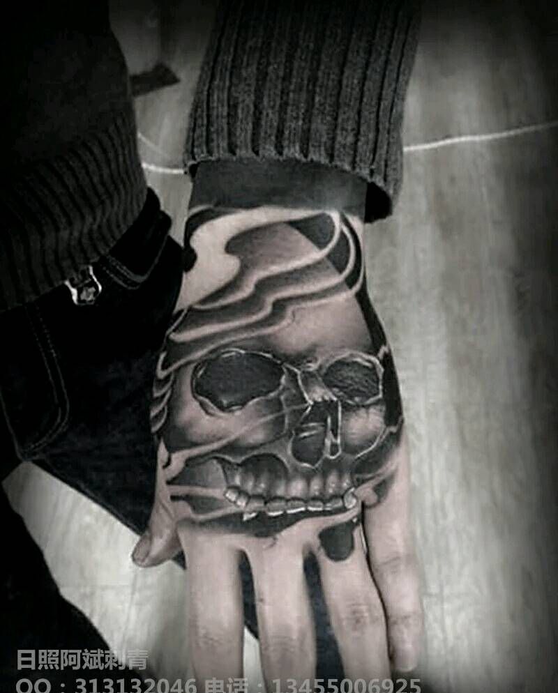 骷髅纹身图片_手部欧美鬼神成品纹身图案