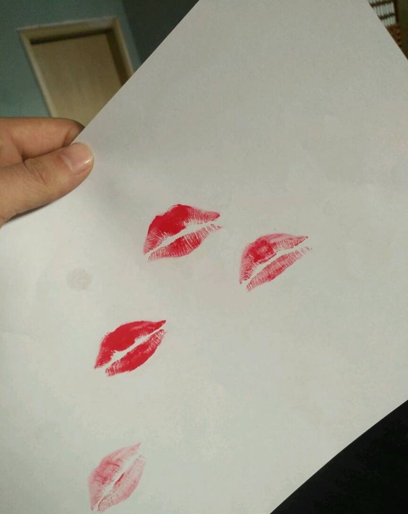 自己的嘴唇印纹身图片