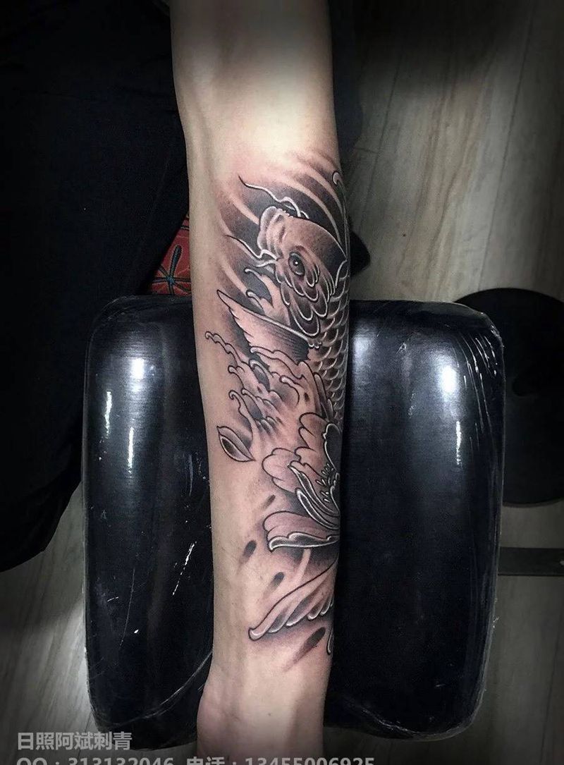 鲤鱼纹身图片_成品手臂传统动物纹身图案
