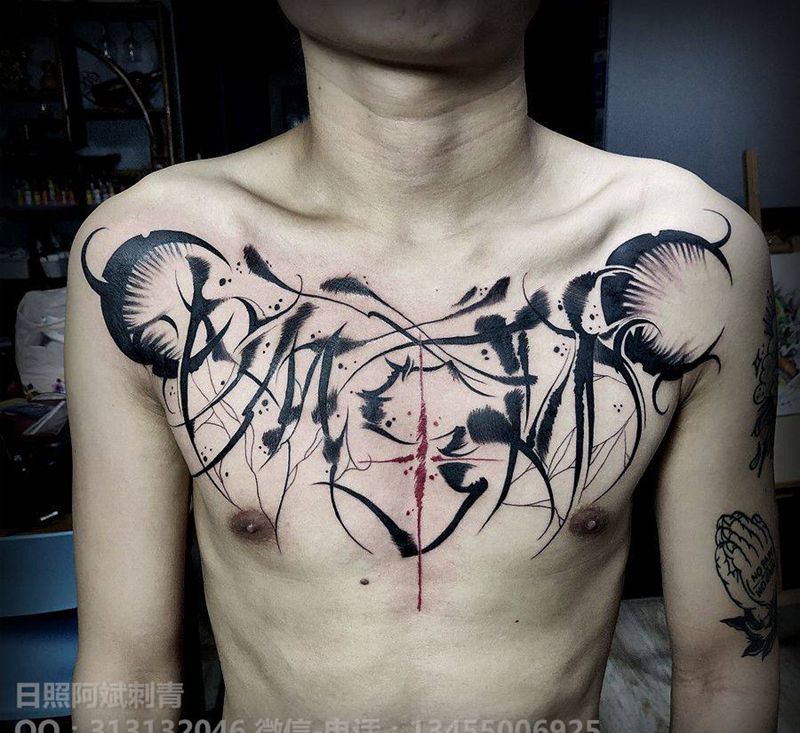 花体字纹身图片_胸部花体字纹身图案
