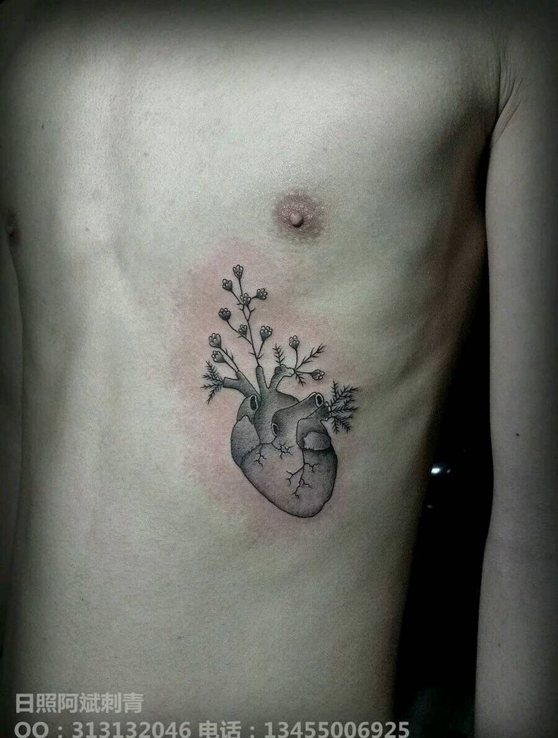 心脏纹身图片_胸部清新人物成品纹身图案