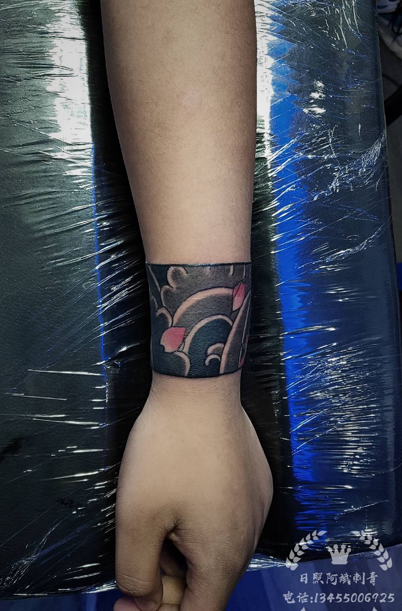 臂环纹身图片_手臂老传统纹身图案