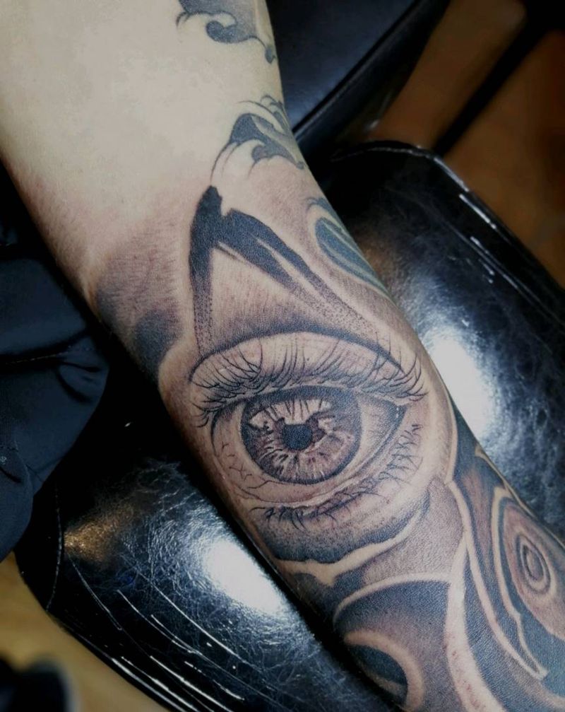 写实眼睛纹身图片