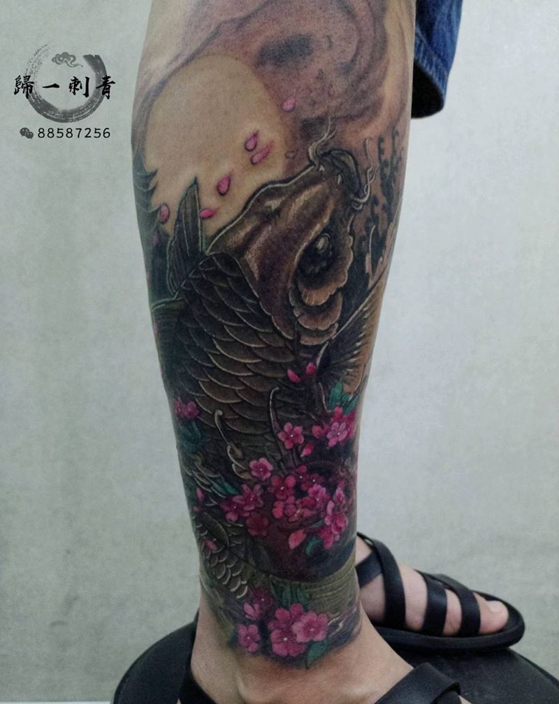 鲤鱼包小腿纹身图片_腿部新传统纹身图案