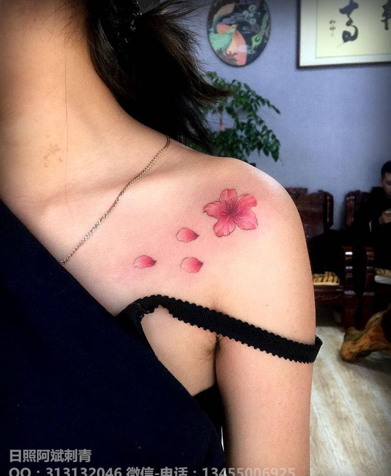 樱花纹身图片_肩部水彩新传统纹身图案