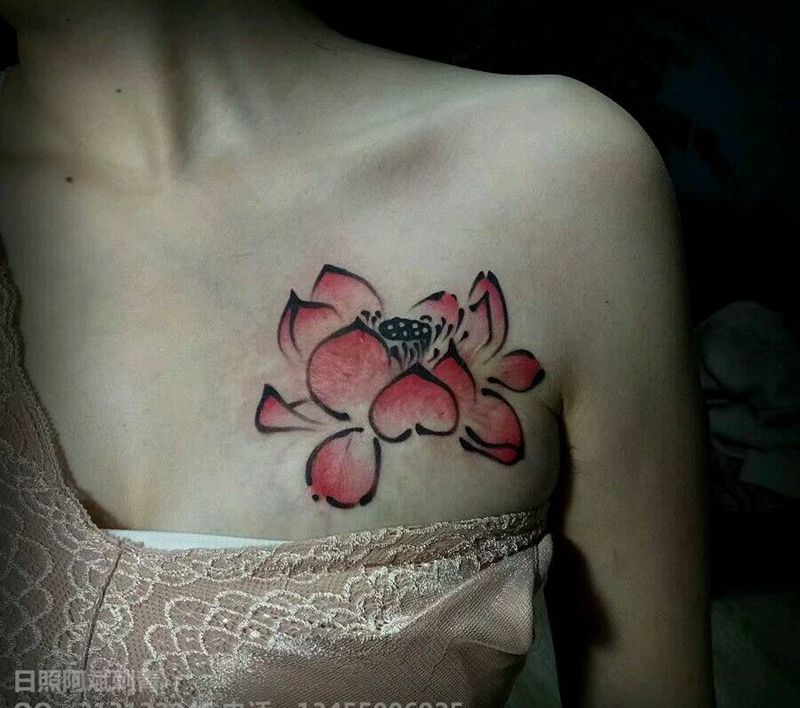 荷花纹身图片_胸部传统清新植物成品纹身图案